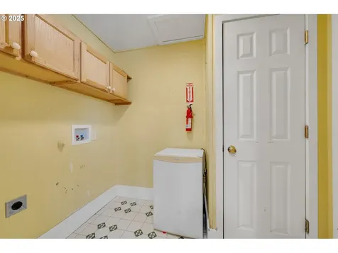 1209 6th Street Tillamook OR 97141