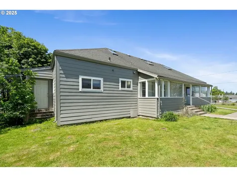 1209 6th Street Tillamook OR 97141