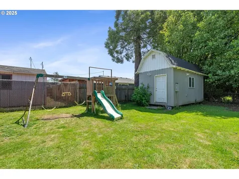 1209 6th Street Tillamook OR 97141