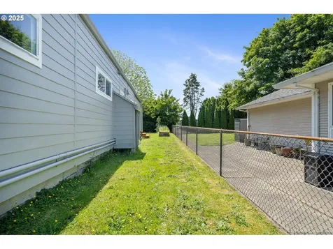 1209 6th Street Tillamook OR 97141