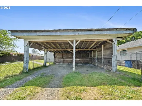 1209 6th Street Tillamook OR 97141