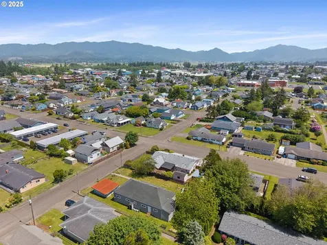 1209 6th Street Tillamook OR 97141