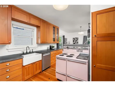 303 SE 86th Avenue Portland OR 97216