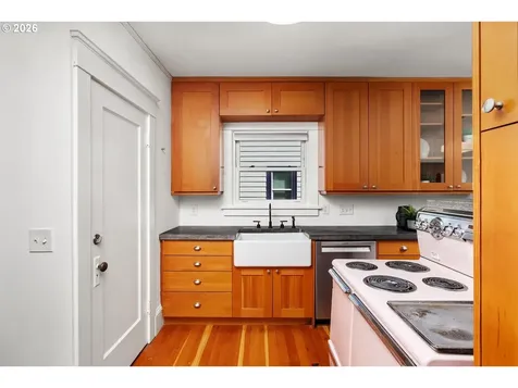 303 SE 86th Avenue Portland OR 97216