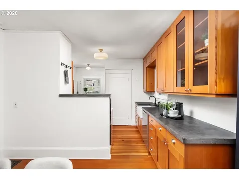 303 SE 86th Avenue Portland OR 97216