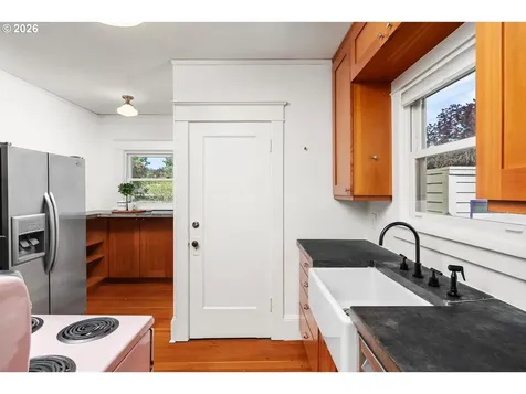 303 SE 86th Avenue Portland OR 97216