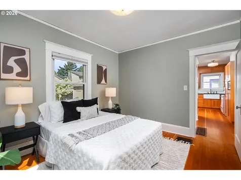 303 SE 86th Avenue Portland OR 97216