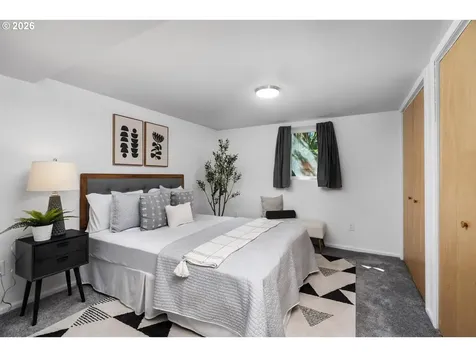 303 SE 86th Avenue Portland OR 97216