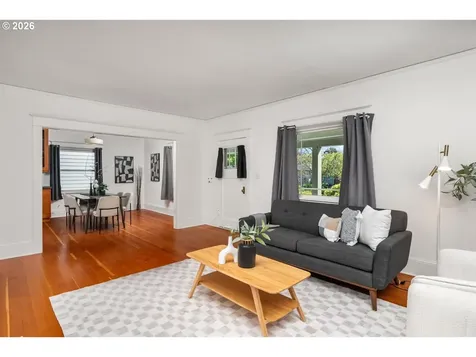 303 SE 86th Avenue Portland OR 97216