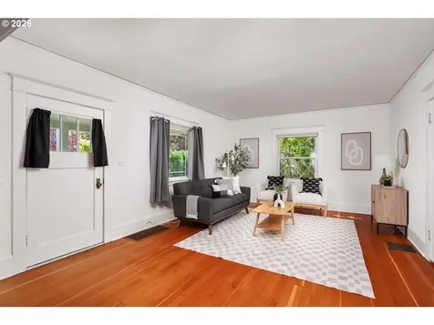 303 SE 86th Avenue Portland OR 97216