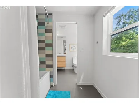 2852 NW Upshur Street Portland OR 97210