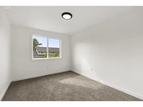 487 72nd Street Springfield OR 97478