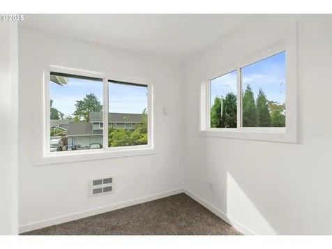 487 72nd Street Springfield OR 97478