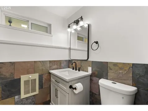 487 72nd Street Springfield OR 97478