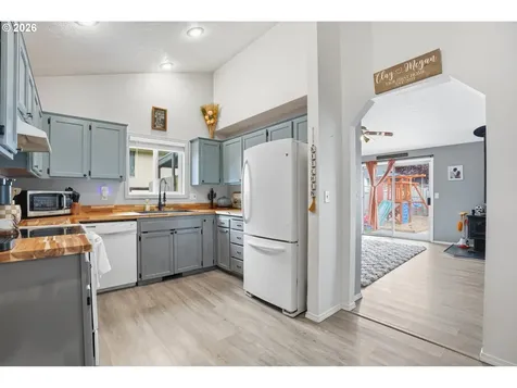 471 SE 17th Street Troutdale OR 97060