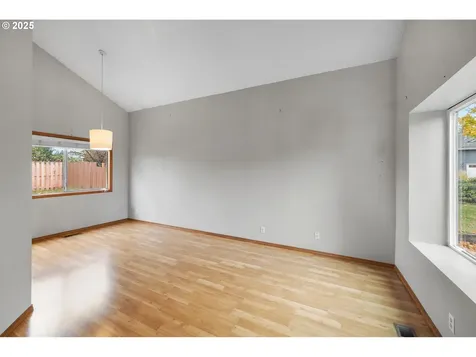 1212 SW Edgefield Avenue Troutdale OR 97060