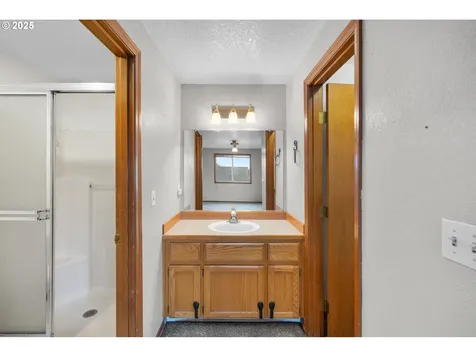 1212 SW Edgefield Avenue Troutdale OR 97060