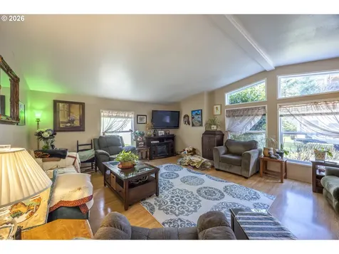 9580 N Fork Siuslaw Road Florence OR 97439
