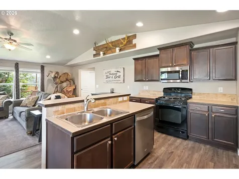 4946 Holly Street Springfield OR 97478