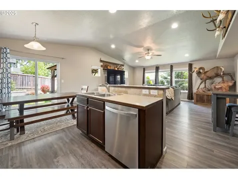 4946 Holly Street Springfield OR 97478
