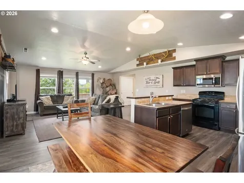 4946 Holly Street Springfield OR 97478