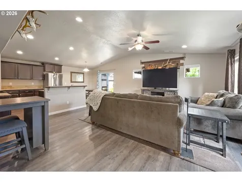 4946 Holly Street Springfield OR 97478