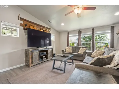 4946 Holly Street Springfield OR 97478