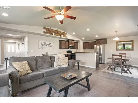 4946 Holly Street Springfield OR 97478