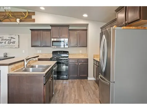 4946 Holly Street Springfield OR 97478