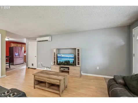 4047 N Attu Street Portland OR 97203