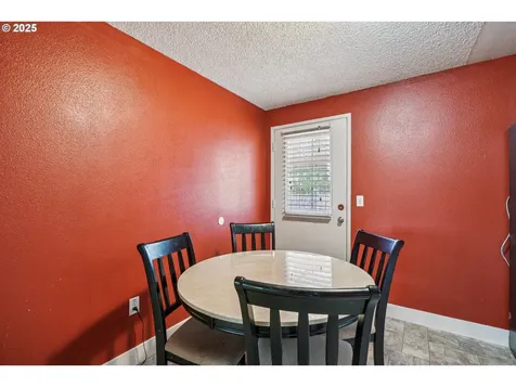 4047 N Attu Street Portland OR 97203
