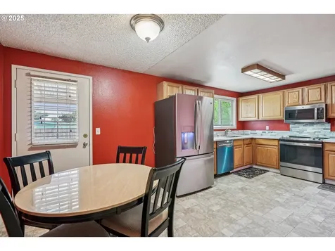 4047 N Attu Street Portland OR 97203