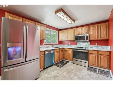 4047 N Attu Street Portland OR 97203