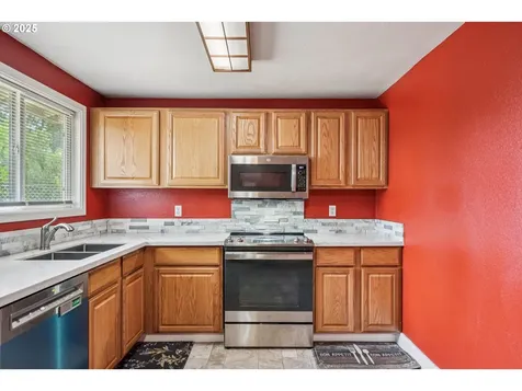 4047 N Attu Street Portland OR 97203