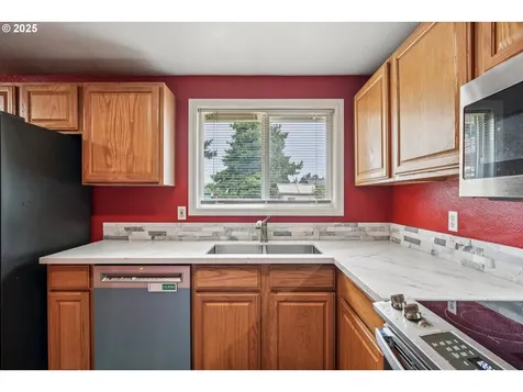 4047 N Attu Street Portland OR 97203