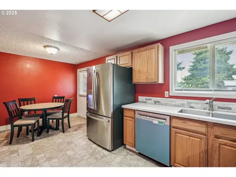 4047 N Attu Street Portland OR 97203