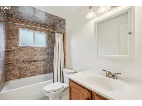 4047 N Attu Street Portland OR 97203