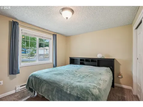4047 N Attu Street Portland OR 97203