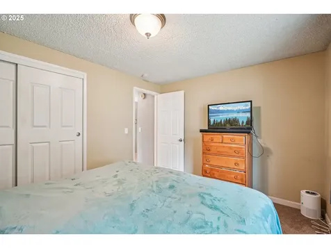 4047 N Attu Street Portland OR 97203