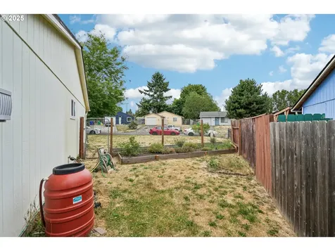 4047 N Attu Street Portland OR 97203