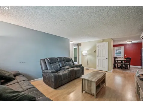4047 N Attu Street Portland OR 97203