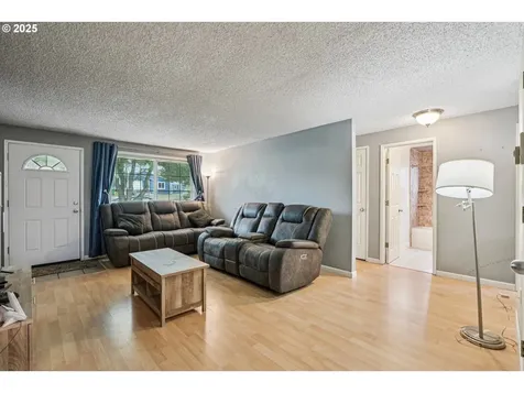 4047 N Attu Street Portland OR 97203