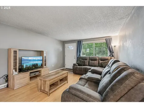 4047 N Attu Street Portland OR 97203