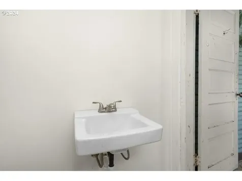 546 NE Stanton Street Portland OR 97212
