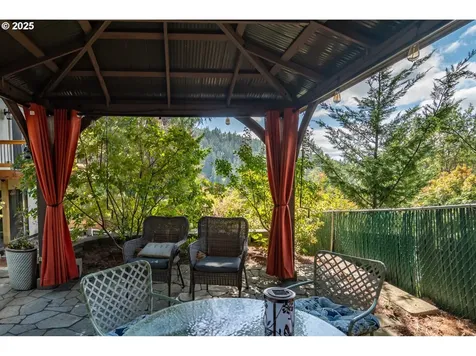 159 Live Oak Court Roseburg OR 97470