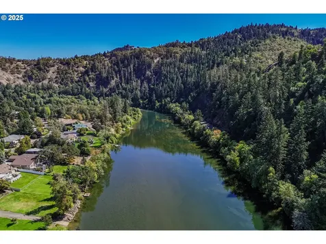 159 Live Oak Court Roseburg OR 97470