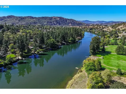 159 Live Oak Court Roseburg OR 97470