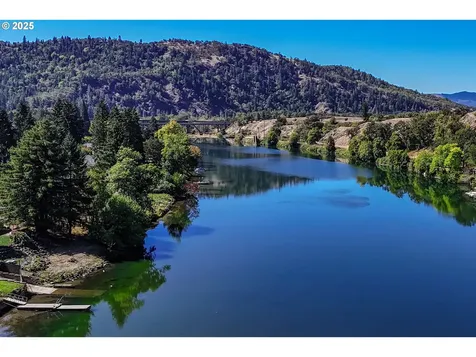 159 Live Oak Court Roseburg OR 97470