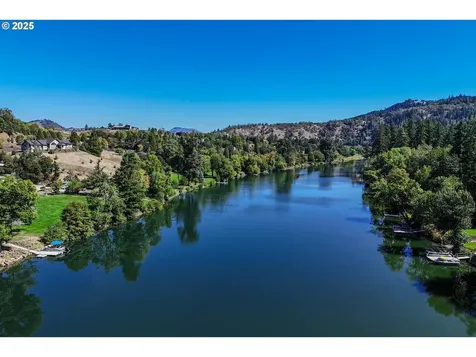 159 Live Oak Court Roseburg OR 97470
