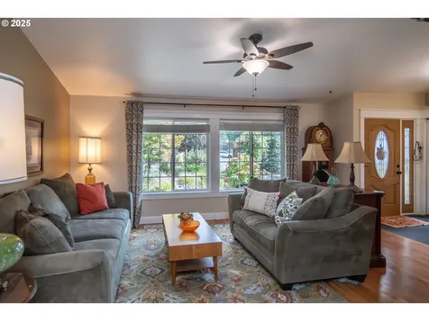 159 Live Oak Court Roseburg OR 97470